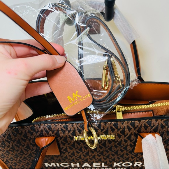 NEW Michael Kors Signature Logo Tote Bag - Picture 5 of 10